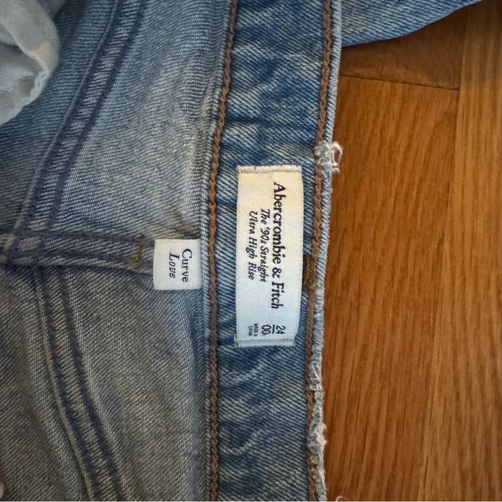 Abercrombie & Fitch 90’s Straight Ultra High Rise Jeans
